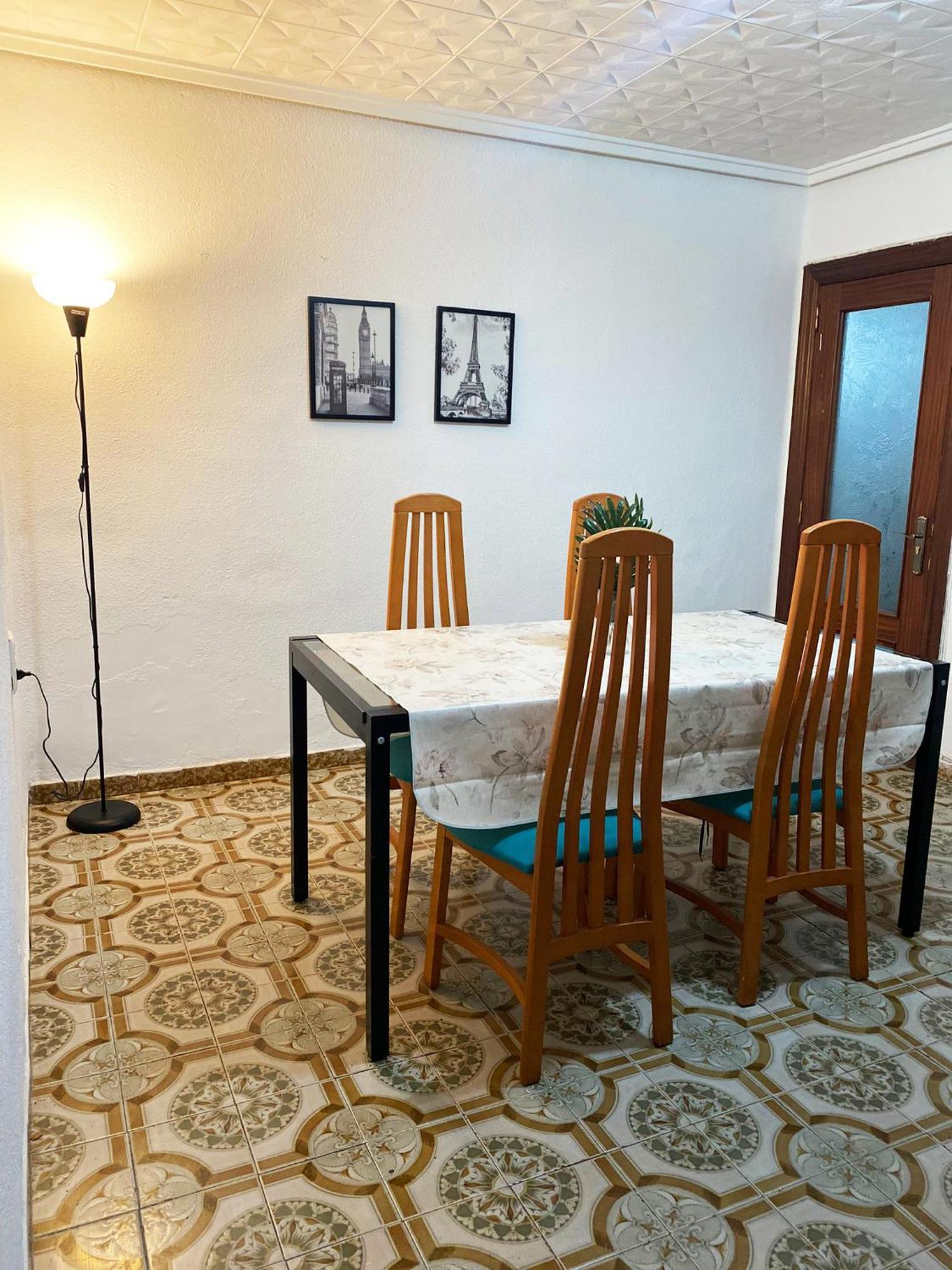 Valencia Well Located Shared Apartment Exterior foto